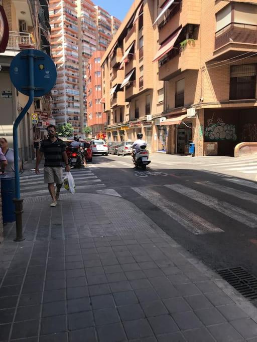 Ferienwohnung Apartamento Aitana.Esta A 2 Km De La Playa Andando Alicante Exterior foto